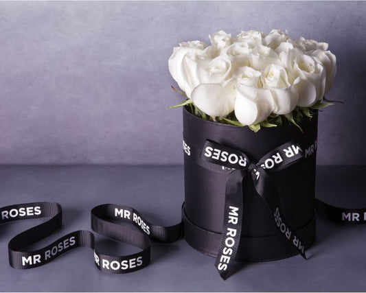 white roses hat box