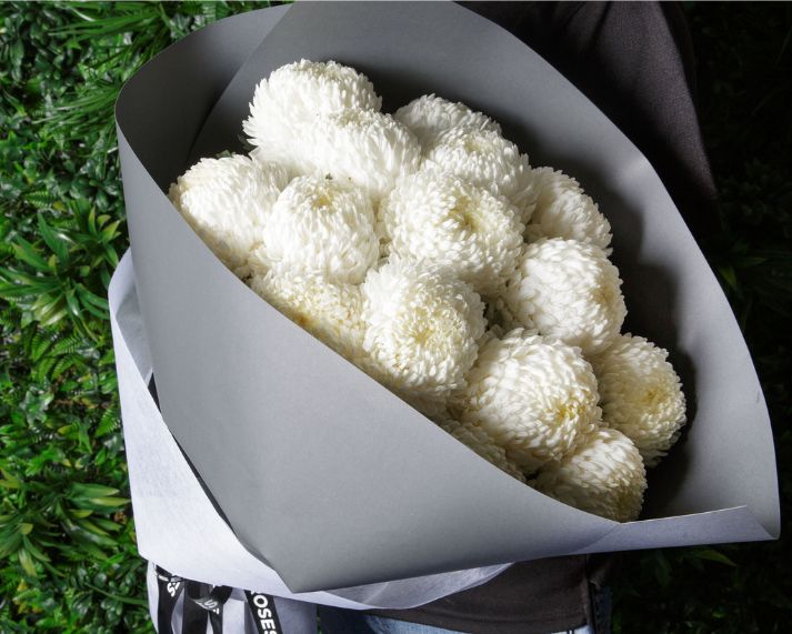 white chrysanthemum flower bouquet