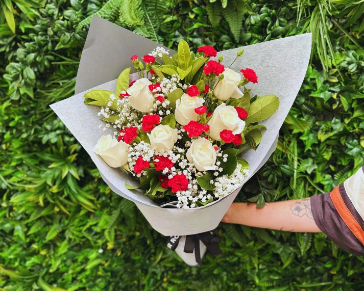 White Christmas Bouquet