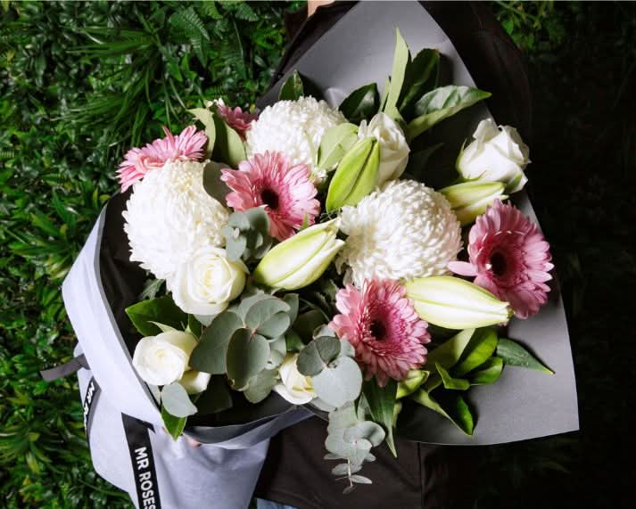 Mr Roses Logo Send Flowers & Roses for Same Day Delivery | Mr Roses