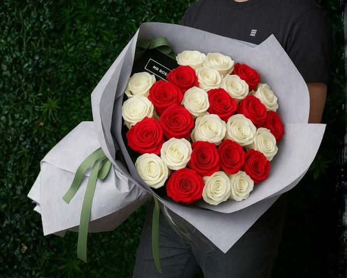 Mrr Roses Red & White Magnificent Rose Bouquet | Mr Roses