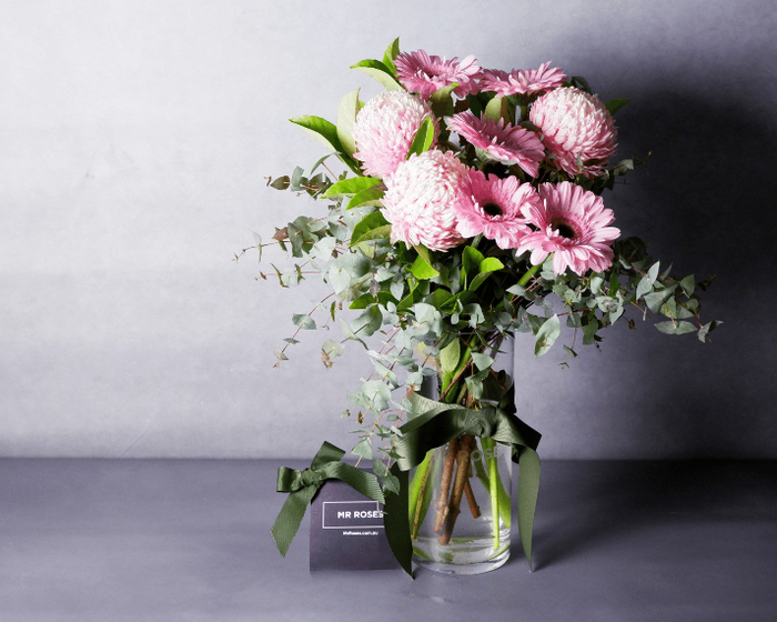 pink chrysanthemums flower arrangement in vase
