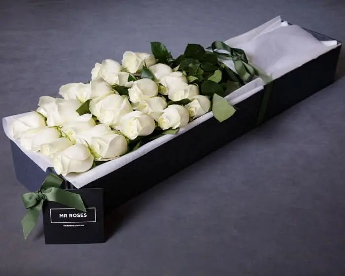 Mr Roses Logo White Cream Roses Bouquet | Order Online | Mr Roses